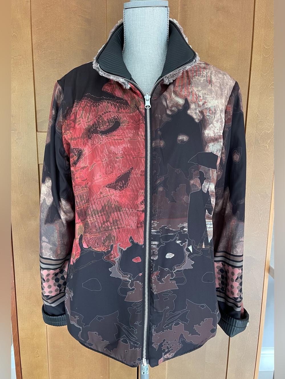 VOLT DESIGN !!Canada!! REVERSIBLE Jacket Black/Multi Color Graphic Print, M/L